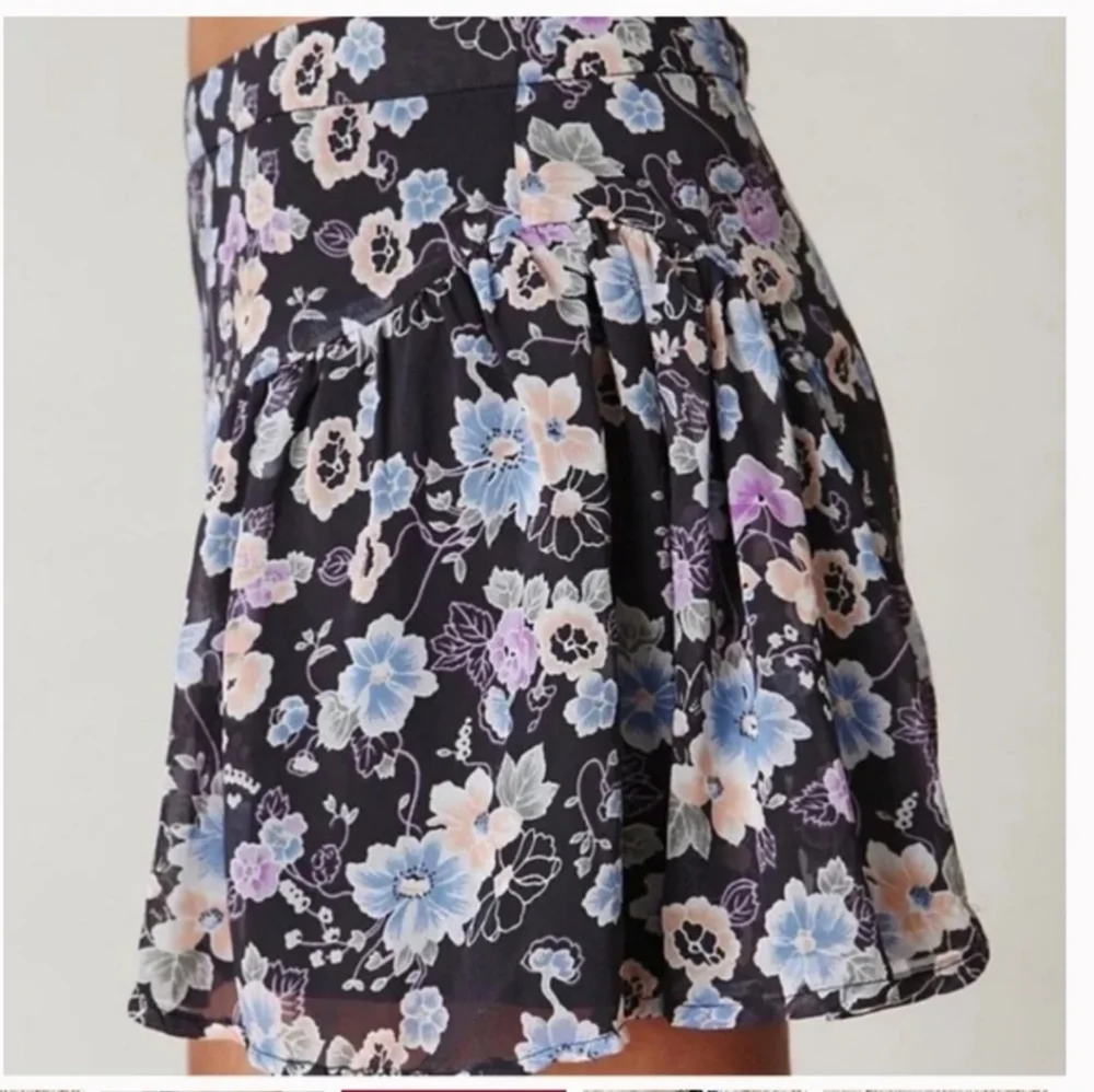 Free People floral chiffon shorts size 2 - Picture 3 of 13
